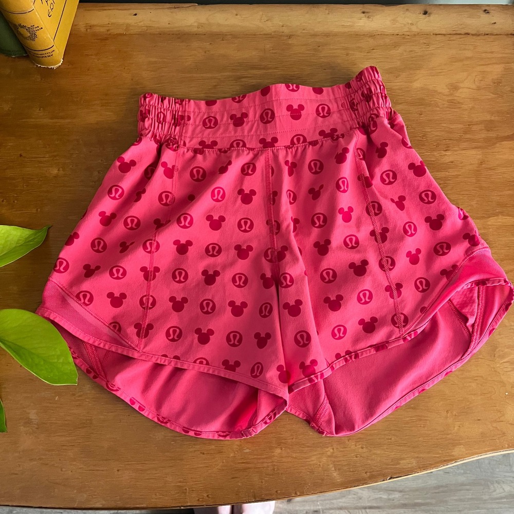 Lululemon Disney Hotty Hot High Rise Shorts 4" Pink Mickey Mouse Print Size 2